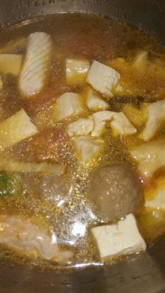 西红柿豆腐丸子汤