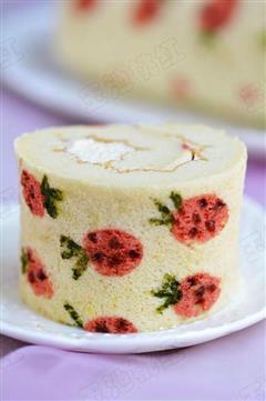 彩绘草莓奶油蛋糕卷