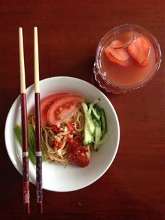 营养早餐10 拌面+鲜草莓汁
