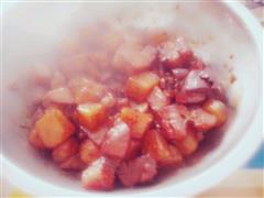 红烧肉炖土豆的热量
