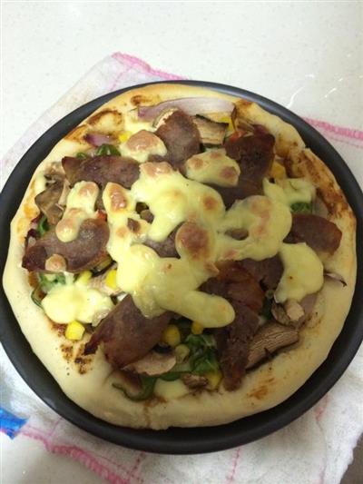 香肠蘑菇披萨