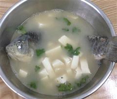 鲫鱼豆腐汤