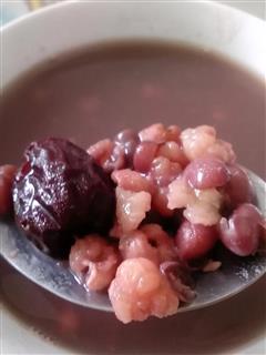 红豆薏米黑枣糖水