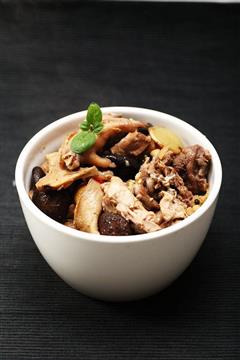 菜男松茸小蘑炖鸡的热量
