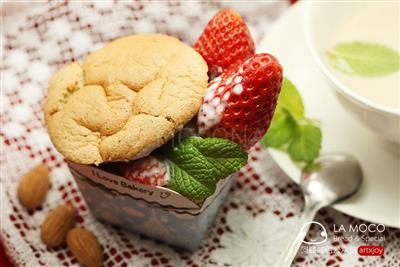 奶茶草莓蛋糕