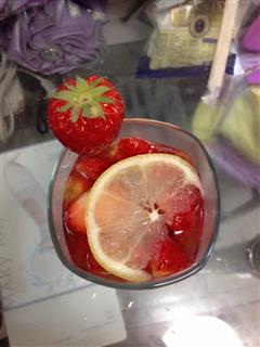 草莓柠檬鸡尾酒