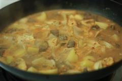 家常版-土豆牛肉洋葱锅的热量