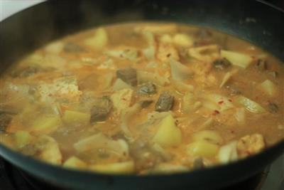 家常版-土豆牛肉洋葱锅