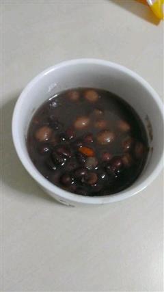 红豆花生汤的热量