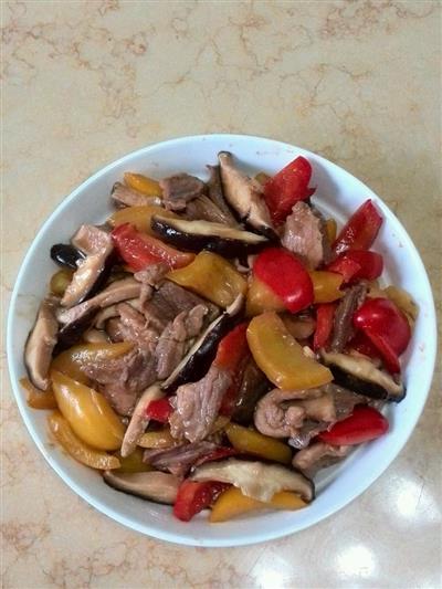 香菇彩椒炒肉片