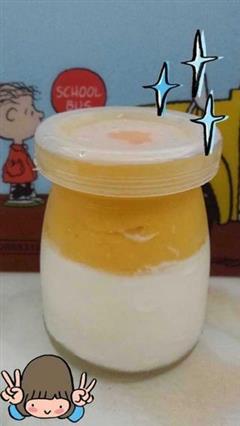 浓浓芒果果酱酸奶