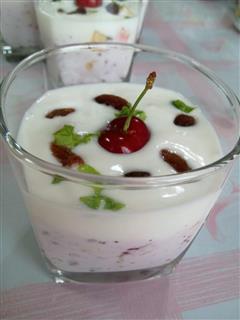 蓝莓水果酸奶