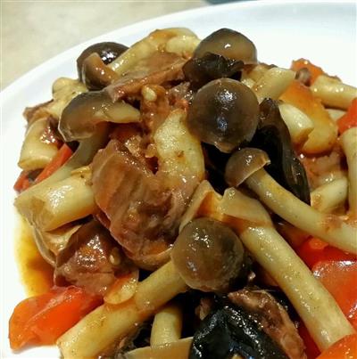 茄汁牛肉蟹味菇的做法