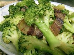 西兰花炒腊肉-营养快手菜，高考菜谱