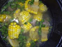玉米青豆排骨汤的热量