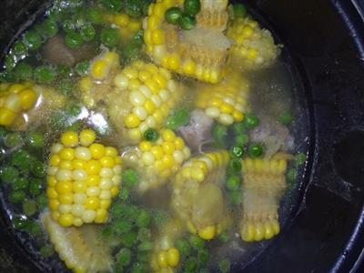 玉米青豆排骨汤