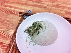 简单早餐-金枪鱼沙拉海苔拌饭