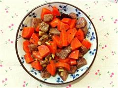 胡萝卜焖牛肉粒