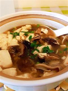 双菇豆腐汤