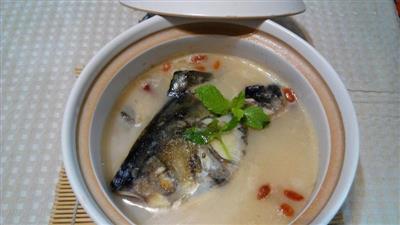 天麻鱼头豆腐汤