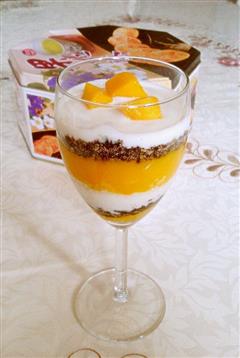 夏日甜品-芒果酸奶杯
