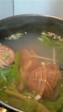 蛤蜊苦瓜汤
