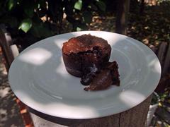 巧克力熔岩蛋糕 15分钟家庭制作的热量