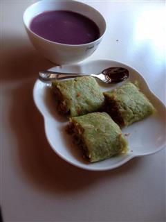 宝宝营养早餐紫薯小米糊加西兰花肉松饼