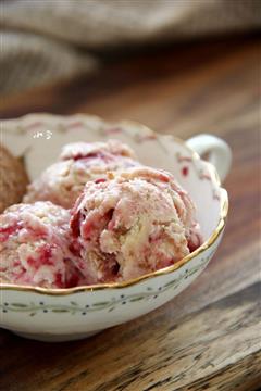 樱桃乳酪蛋糕冰淇淋