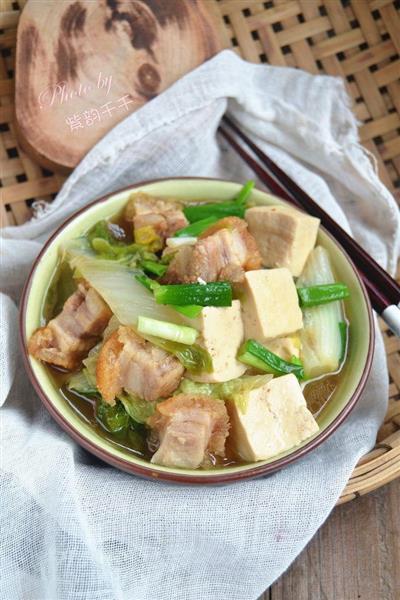 烧肉炖白菜豆腐