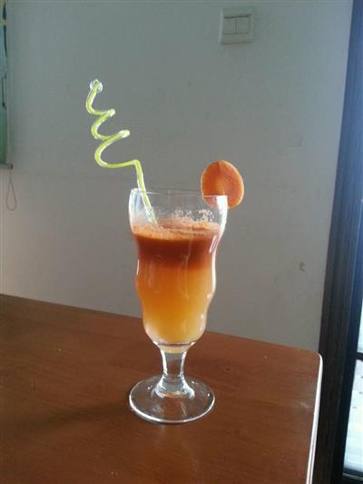 夏日清凉果汁-胡萝卜雪梨汁