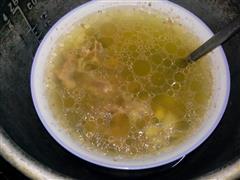 莲子百合排骨汤的热量