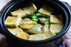 鲟龙鱼头豆腐砂锅