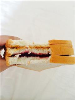 蓝莓花生酱三明治