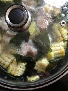 玉米排骨海带汤
