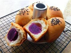 Q弹紫薯馅花朵面包