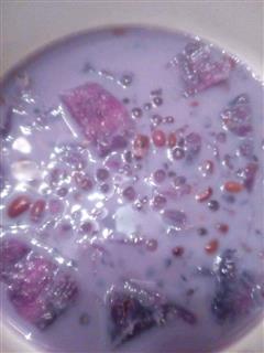 椰汁紫薯红豆西米露