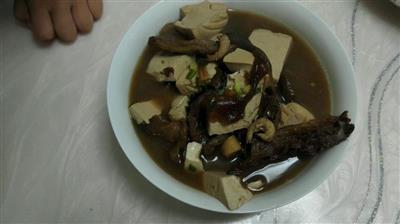 菌菇海鲜豆腐味增汤