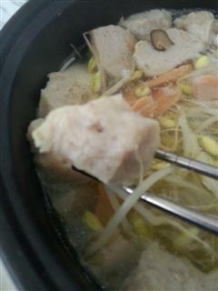 豆芽豆腐肉丸子汤
