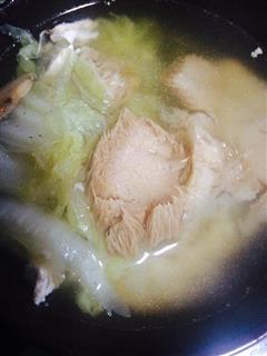 黄芪猴头菇鸡肉白菜汤