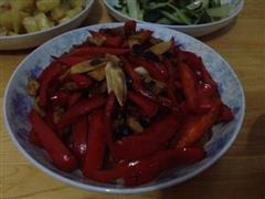 红辣椒炒肉的热量