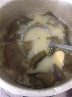 海带绿豆排骨汤的热量