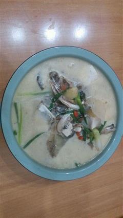 天麻鱼头豆腐汤