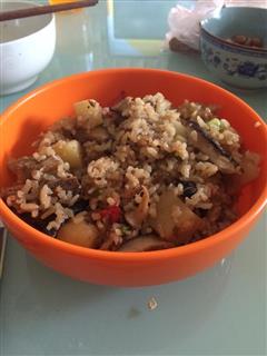 土豆排骨焖大米饭