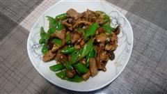 尖椒香菇炒肉