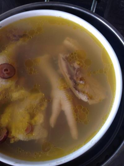 花胶红枣炖老母鸡的做法