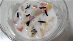 菰米水果酸奶的热量