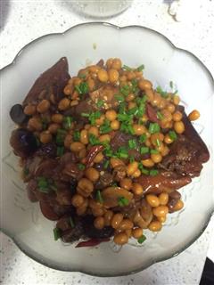 简单美味的黄豆炖猪蹄的热量
