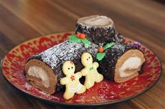 充满节日气氛的圣诞蛋糕-巧克力树桩蛋糕