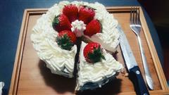草莓奶油裸蛋糕